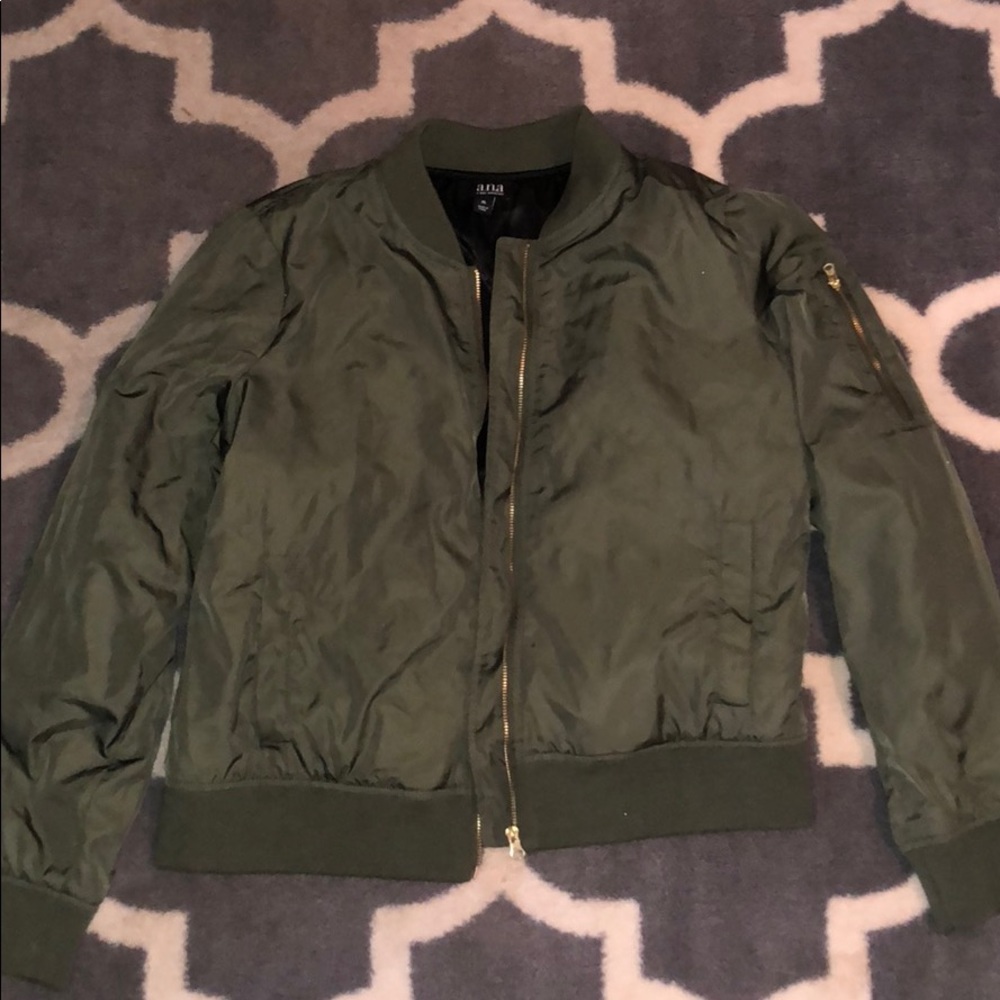 Green with good detail bomber jacket